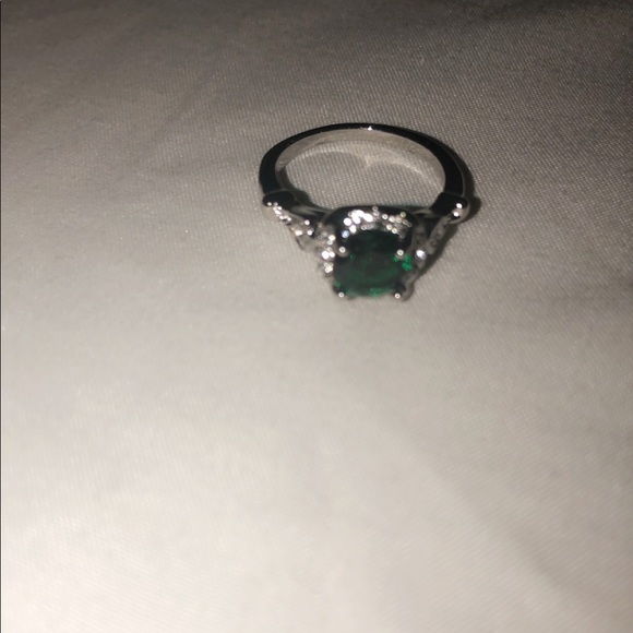 EMERALD & CRYSTAL PROMISE RING - Picture 7 of 8